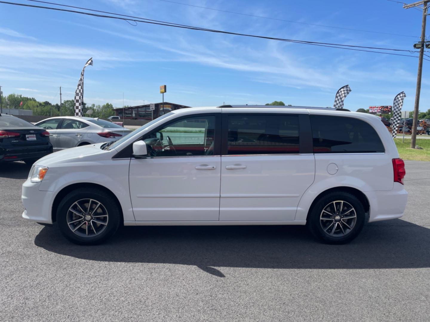 2017 White Dodge Grand Caravan Passenger (2C4RDGCG3HR) with an V6, Flex Fuel, 3.6 Liter engine, Automatic, 6-Spd transmission, located at 8008 Warden Rd, Sherwood, AR, 72120, (501) 801-6100, 34.830078, -92.186684 - Photo#4